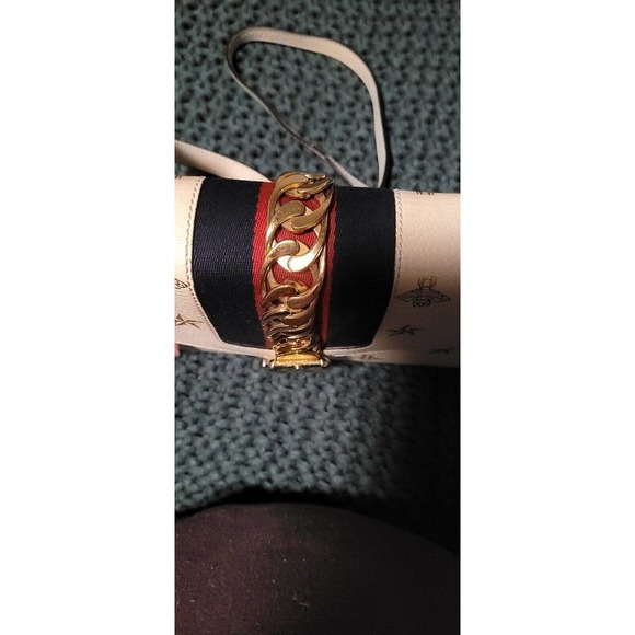 Authenticated Gucci Small Bee Star Sylvie Crossbody White Calf Leather Bag - Picture 4 of 16